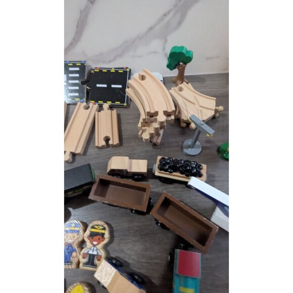 KidKraft & Tiny Conductors Wooden Train & City Playset Lot w/Magnetic Trains - Picture 8 of 9